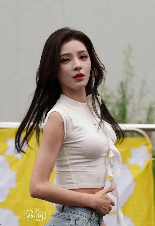 久久国产美女,久久之韵，魅力无限  第3张